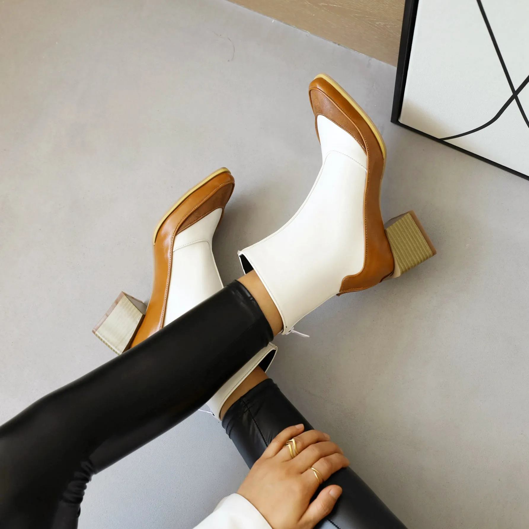 Bigsizeheels Square toe SIen back zipper ankle boots - White