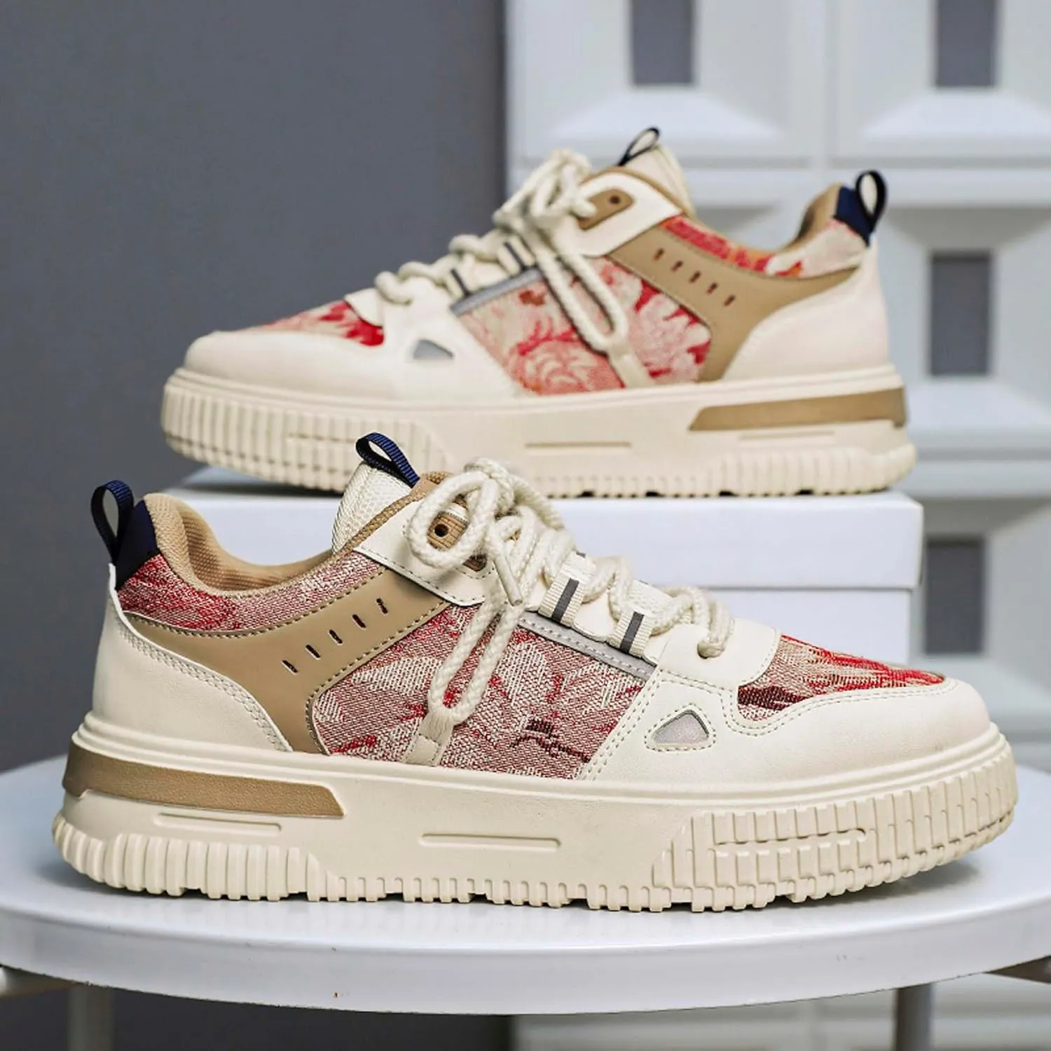 Mens and Womens Tie Up Low Top Skateboard Shoes Anti Slip and Wear Resistant Rubber Soles Casual Sneakers Patterned Short Distance Running Shoes Breathable Thick Soled Walking Shoes