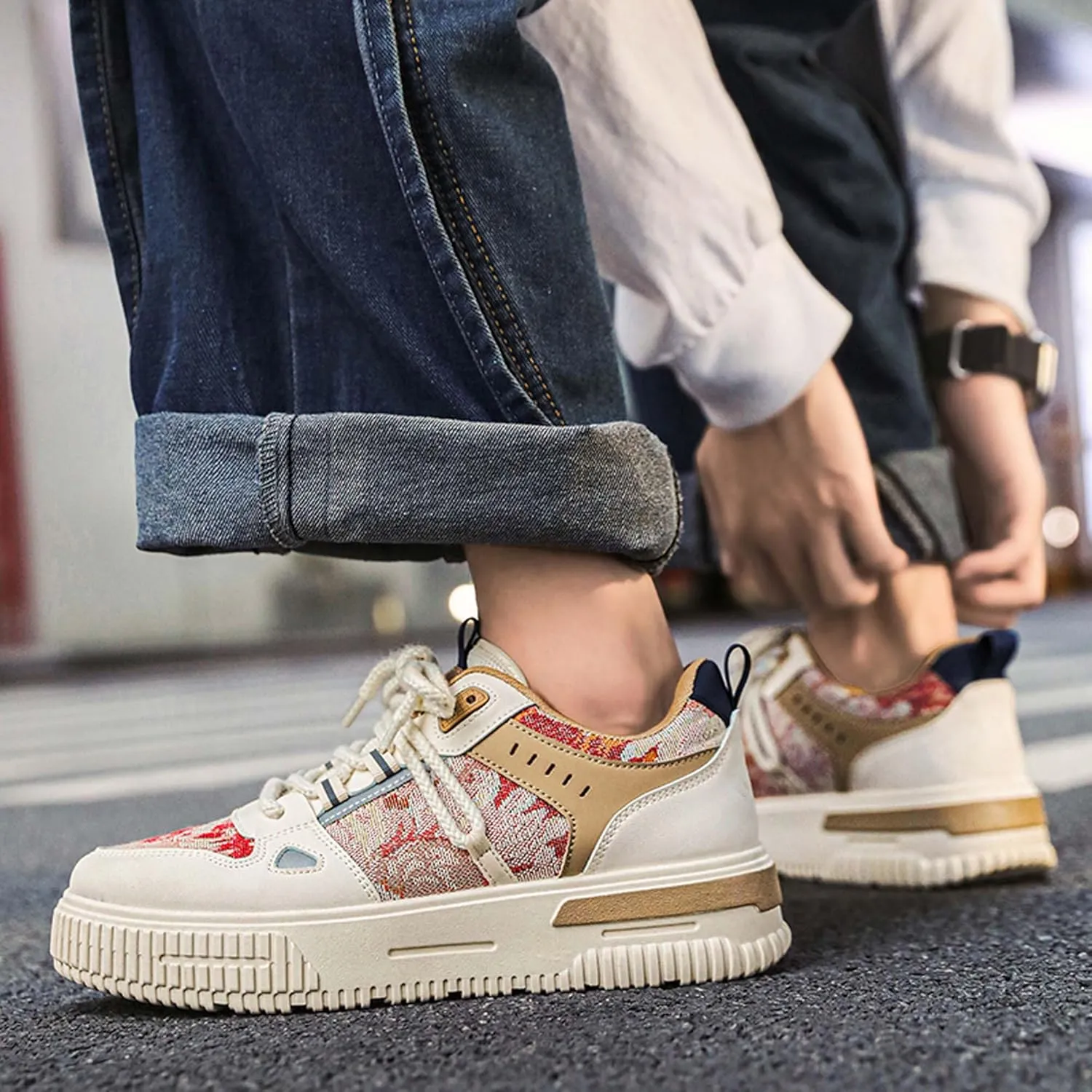 Mens and Womens Tie Up Low Top Skateboard Shoes Anti Slip and Wear Resistant Rubber Soles Casual Sneakers Patterned Short Distance Running Shoes Breathable Thick Soled Walking Shoes