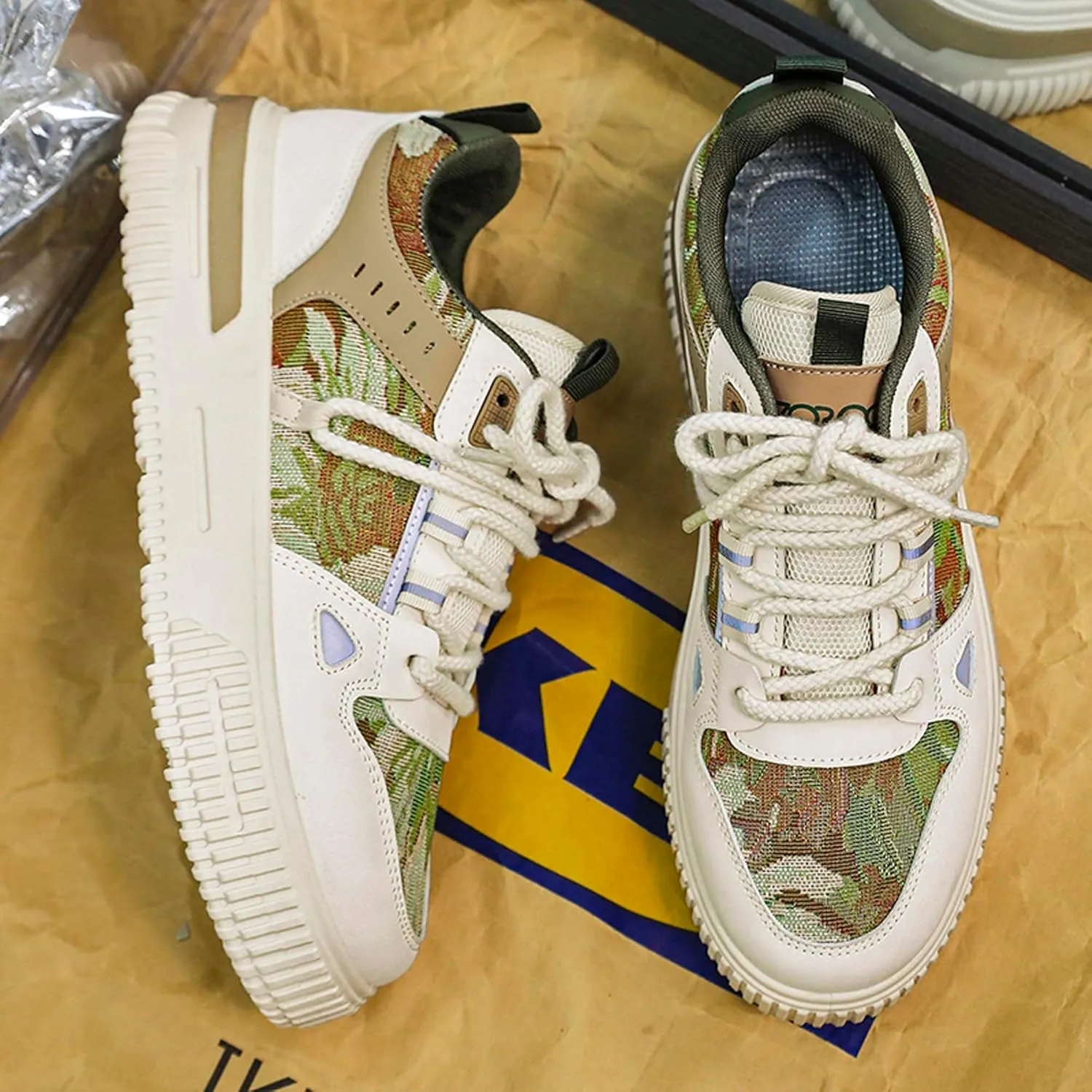 Mens and Womens Tie Up Low Top Skateboard Shoes Anti Slip and Wear Resistant Rubber Soles Casual Sneakers Patterned Short Distance Running Shoes Breathable Thick Soled Walking Shoes