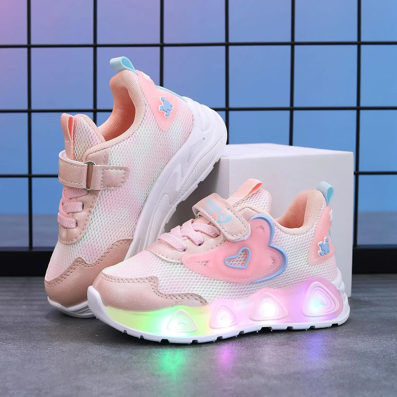 Sneakers for Girls Luminous Light Up Kids Shoes Non-Slip LED Flashing Shoes Breathable Comfortable Sports Walking Sneakers
