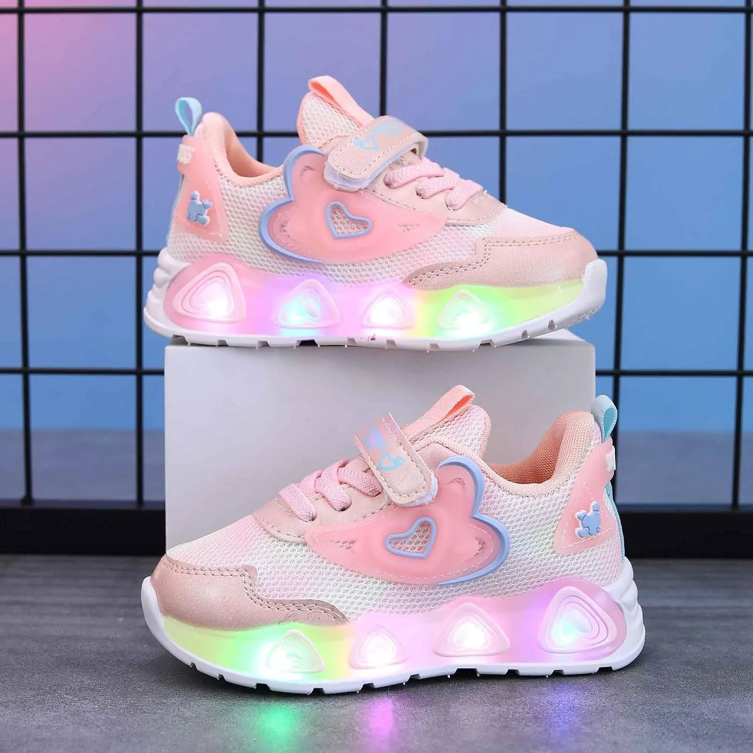 Sneakers for Girls Luminous Light Up Kids Shoes Non-Slip LED Flashing Shoes Breathable Comfortable Sports Walking Sneakers