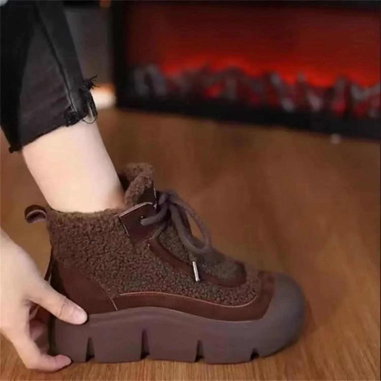 Women's Winter Warm Plush Lined Waterproof Snow Boots Retro Embroidery Slip On Ankle Boots Non-Slip Casual Booties